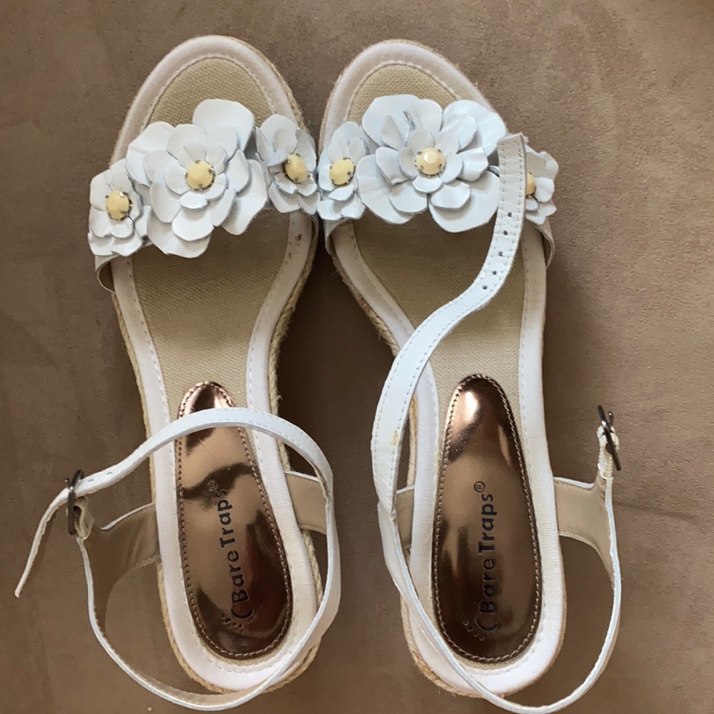White Flower Wedge Heels